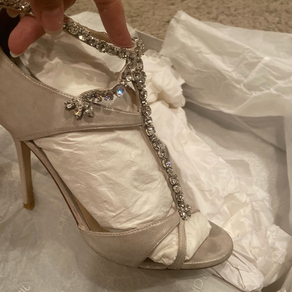 Wedding Shoe! It’s wedding season! These Jimmy Choos are gorgeous! Soft silver - Picture 5 of 12